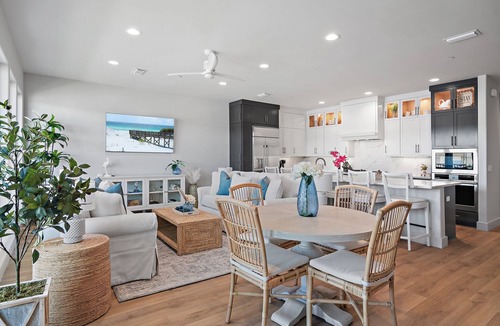 Laguna Beach House | Gulf Views | Elevator | Heated Community Pool | 2Min Walk To The Beach!