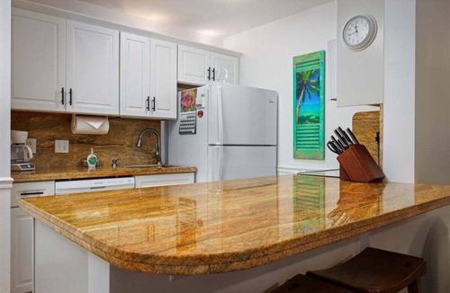 Historic Kailua Village Condo | Hale Kona Kai 405 - Find your Beach with Kona Beach Properties