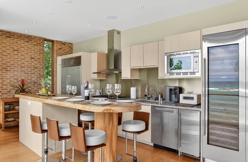 Haleiwa House | HaleGator by Gather: Award-Winning Oceanfront Home w/Rooftop Lanai & Views