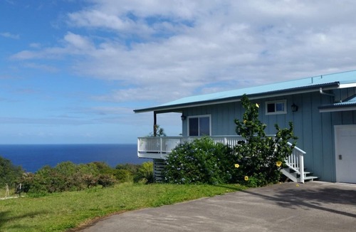 Honokaa House | Hamakua Coast Home- Ocean views, private, clean and friendly