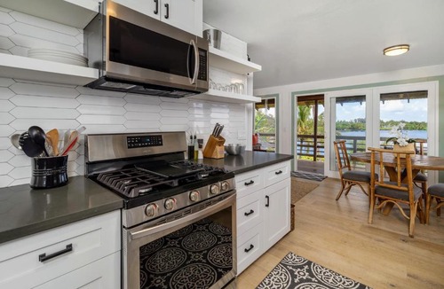 Hana House | Hana Bay Oceanfront Manini Cottage cottage
