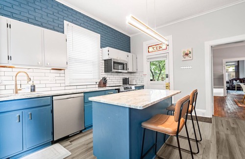 Merion Village House | Harry Potter Loft with New Hot Tub | German Village | Cozy Cobblestone
