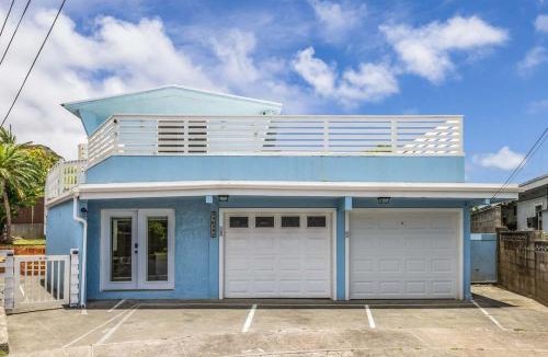Hauula House | Hau'ula Haven with AC- Walk to Beach & Mountain View Lanai