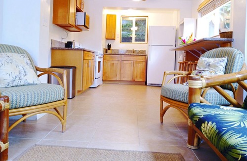 Punaluu Apartment | Hawaiian Cottage-Seconds away from beach access- A/C Near North Shore Oahu