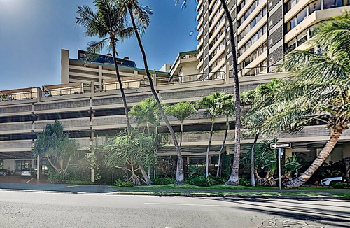 McCully - Moiliili Condo | Hawaiian Monarch 805 Condo by RedAwning