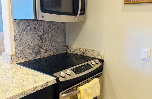 Historic Lahaina Front Street Condo | High End Ocean and Beach Front studio - Lahaina Shores 623