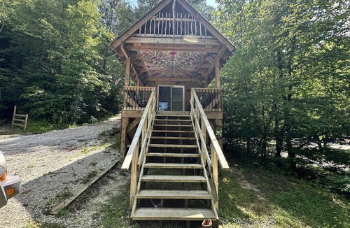 Stanton Cabin | Hikers Cabin on the "Gorge" loop next to a creek with wi-fi