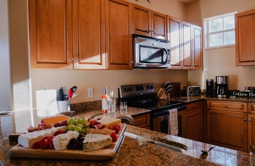Homosassa House | Homosassa River Waterfront, Dock, Kayaks, Golf Cart & EV Charger!