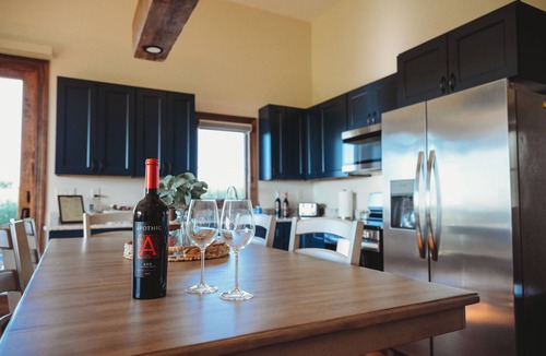 Galena House | Hot Tub 2-bedroom, 2 full bath all comforts of home in Galena countryside