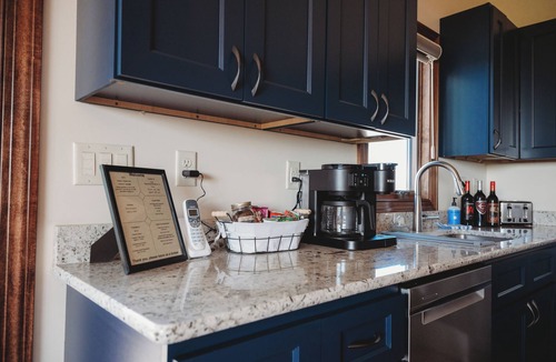 Galena House | Hot Tub 2-bedroom, 2 full bath all comforts of home in Galena countryside