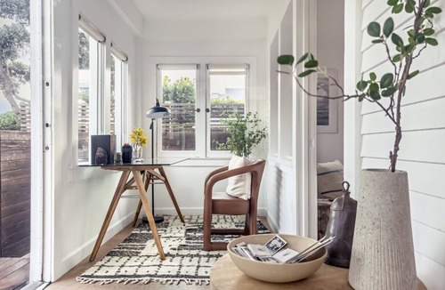 Venice House | Iconic Venice Bungalow: 5-minute walk to beach
