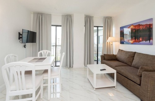 Southwest Orlando Condo | In the middle of the fun CLOSE TO UNIVERSAL International drive 2 bedroom suite
