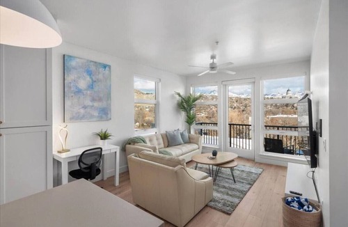 Downtown Salt Lake City Apartment | INCREDIBLE Views Capital +MTN+City! Penthouse cnr suite! Best Amenities!