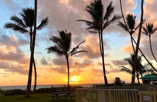 Punaluu Condo | Island Life Retreat-Ocean Front-Beach Access