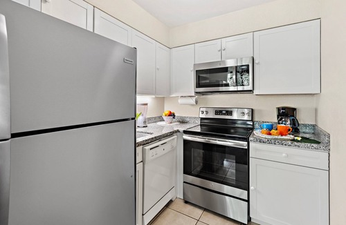 Honokowai Condo | Island style decor with tropical garden view