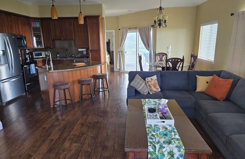 Francolin Place House | Island Views Hale, Panoramic Ocean & Sunset Views 4BR/3BA Sleeps 10, Pool Access