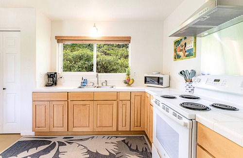 Keaau House | Jungle Estate - 3 Cottages, 1.5 Acres and a POOL Sleeps 9
