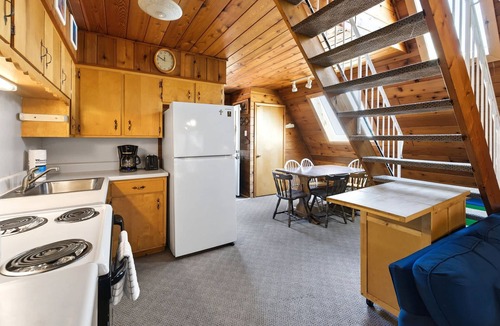 Stevensville Ski Chalet | Juniper Presents: Chalet #50 Near Courts & Family Resort Fun