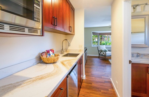Kahala House | Kahala Oceanside- 6 Bed/6 1/2 bath/Sleeps 14