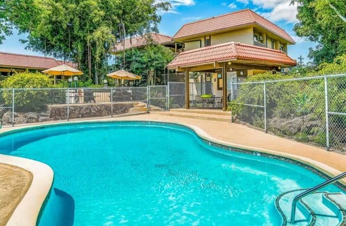 Historic Kailua Village Condo | Kailua Kona Hawaii 2 Bedroom Sleeps 6