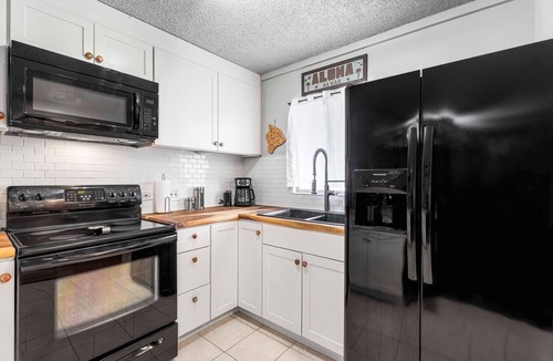 Historic Kailua Village Condo | Kailua Village #201: 2nd Floor, Corner Remodeled unit in Downtown Kona.