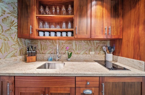 Diamond Head - Kapahulu - St. Louis Condo | Kaimana Breeze by Gather: Luxe Oceanfront Condo w/Beach & Fireworks Views