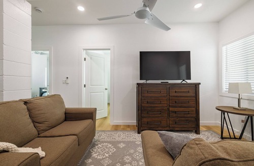 Punaluu House | Kalae Villas ~5 min walk to Beach, A/C, New Remodel