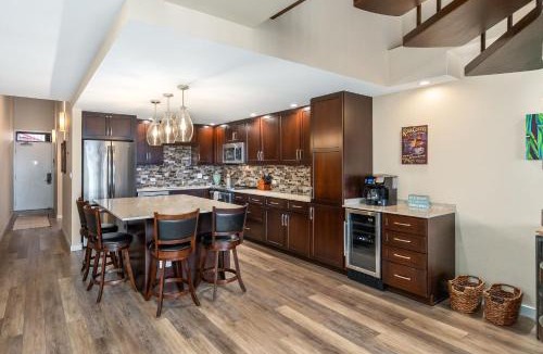 Kihei House | Kamaole Sands 3-406, Gourmet Kitchen, Split AC