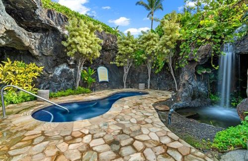 Hanamaulu Resort | Kauai Beach Resort Ocean View Pools, Waterslide, Hot Tub, Spa, King Bed, AC
