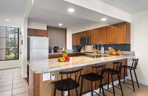 Kahaluu-Keauhou Condo | Keauhou Kona Surf & Racquet 2101: Oceanfront Condo Near Kahalu'u Snorkel Beach