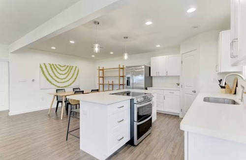 Keolu Hills House | Keolu Hills Haven: Renovated 2/2 & Easy Parking