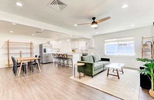Keolu Hills House | Keolu Hills Haven: Renovated 2/2 & Easy Parking