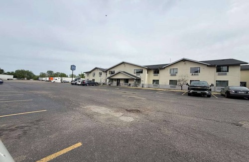 Coldwater Apartment | King Bed Accessible Non-Smoking
