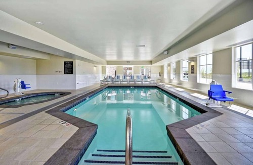 Salt Lake City Hotel | King Suite w/Kitchen Salt Lake City Airport+Pool