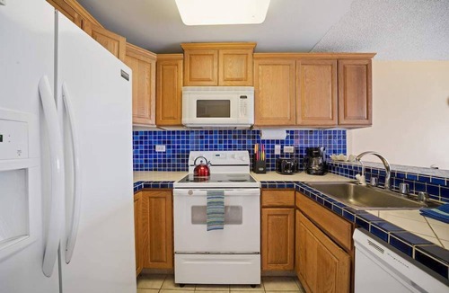 Historic Kailua Village Condo | Kona Alii | Oceanview Pool Shops & Restaurants