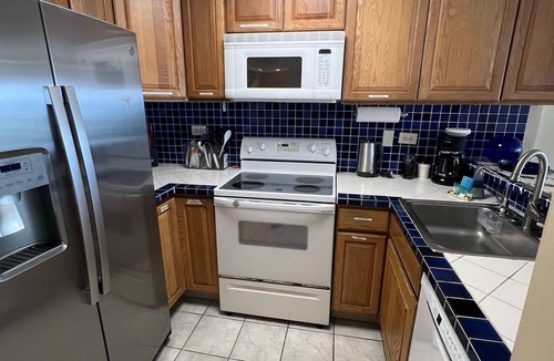 Historic Kailua Village Condo | Kona Alii | Oceanview Pool Shops & Restaurants