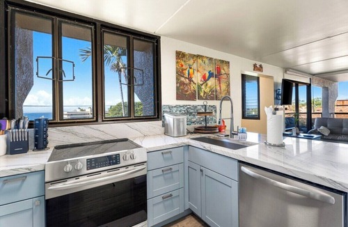 Historic Kailua Village Condo | Kona Pacific: Oceanview 2BR Condo with Lanai—Steps to Beaches & Downtown!
