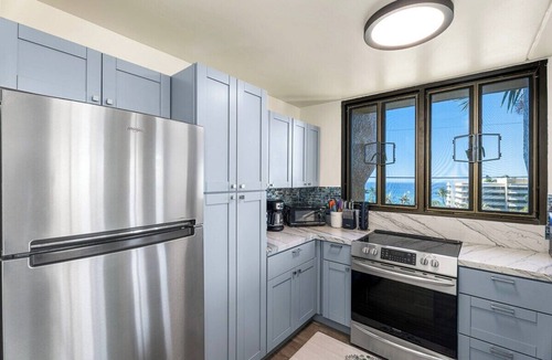 Historic Kailua Village Condo | Kona Pacific: Oceanview 2BR Condo with Lanai—Steps to Beaches & Downtown!