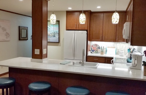 Historic Kailua Village Condo | Kona Reef B34/20% Discount for 2026/Beachfront/Top Floor/Air Con/WiFi