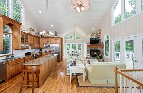 Lake Lure House | Lake Haven - Lakefront - Dog Friendly- sleeps 8