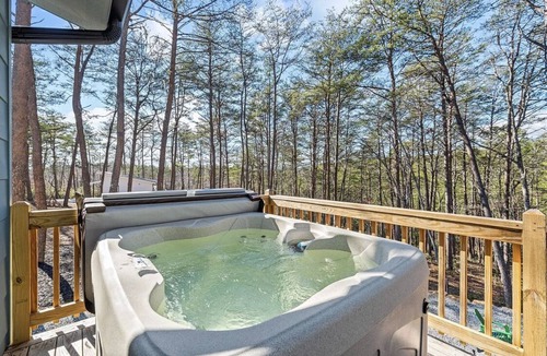 Lake Lure Cabin | Lake Lure with Hot Tub!