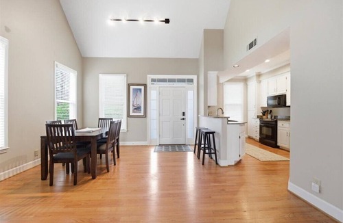 Greensboro Condo | Lake Oconee - Waterfront 3 BR, 3 BA condo inside Reynolds, Greensboro, GA.