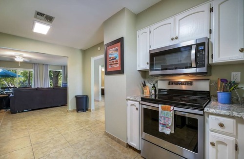 Seguin House | Lakefront Escape/Fishing/Kayaks/Fast WiFi
