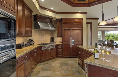 Kamuela House | Largest Wai'ula'ula Family Residence with Heated Pool & Guest House