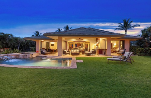 Kamuela House | Largest Wai'ula'ula Family Residence with Heated Pool & Guest House