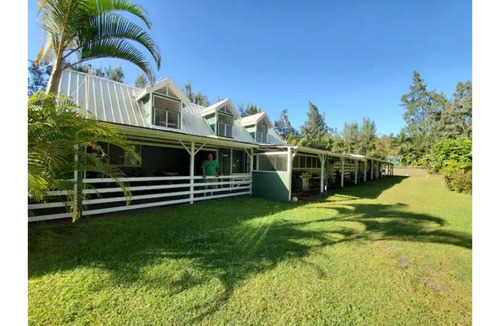 Fern Acres House | Licensed Bed and Breakfast. Sleeps 30. 8 Bedroom, 8.5 Bathroom