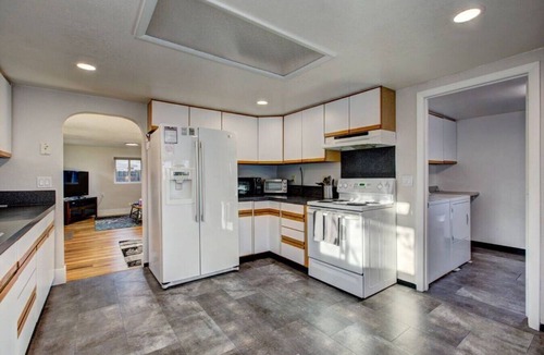 Depot Bench House | Little Blue Bungalow Pet Friendly Fenced Yard & Dog Door Near Downtown, BSU & Airport
