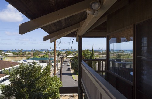 Waialae Iki Ridge House | Live Local Redwood Pole house panaramic Ocean views quiet convienent nbrhood