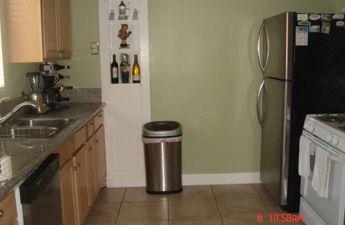 Hollywood House | LOCATION! LOCATION! House near Hollywood Walk of Fame & tourist attractions!