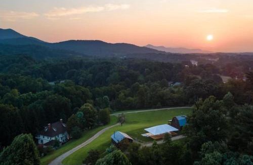 Candler Cabin | Log Cabin Stunning Mountain Views on 12 Acres